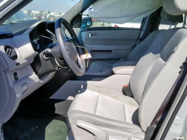 5FNYF3H28CB026960 - 2012 HONDA PILOT LX SILVER photo 5