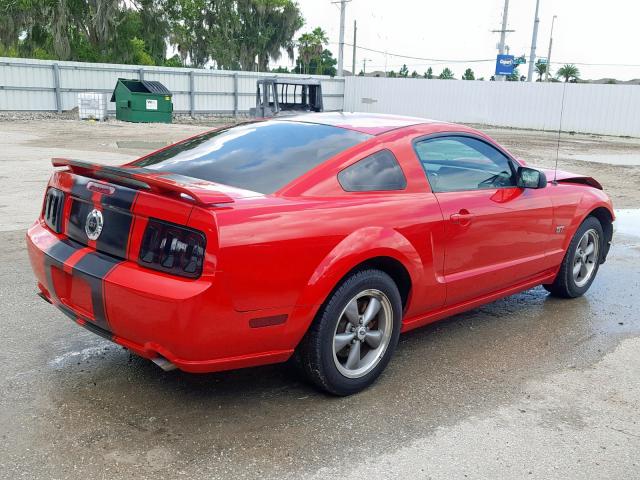 1ZVFT82H965114686 - 2006 FORD MUSTANG GT RED photo 4