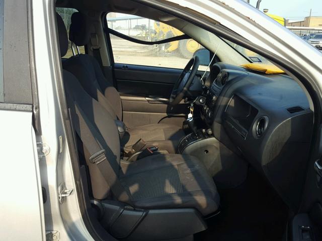 1J4NT4FB8AD617597 - 2010 JEEP COMPASS SP 银色 照片 5