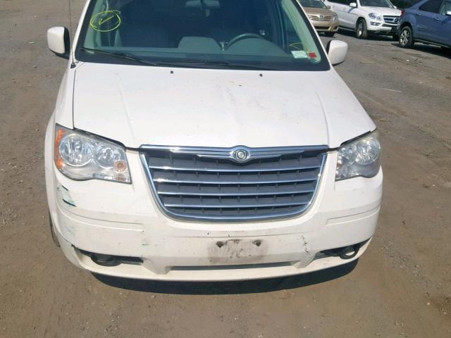 2A4RR5D13AR126674 - 2010 CHRYSLER TOWN & COU WHITE photo 7