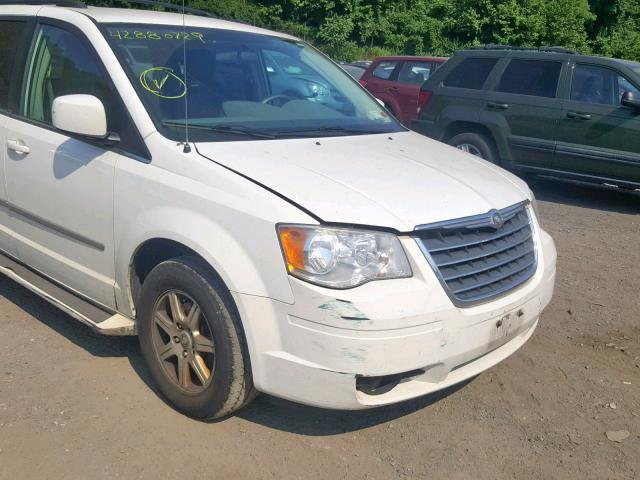 2A4RR5D13AR126674 - 2010 CHRYSLER TOWN & COU WHITE photo 9