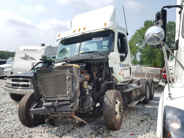 1FUJGEBG6ELFM3376 - 2014 FREIGHTLINER CASCADIA 1 WHITE photo 2