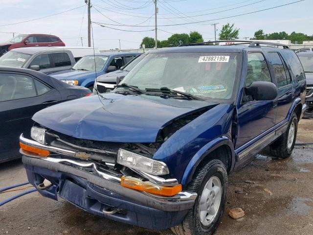 1GNDT13W4Y2103301 - 2000 CHEVROLET BLAZER BLUE photo 2