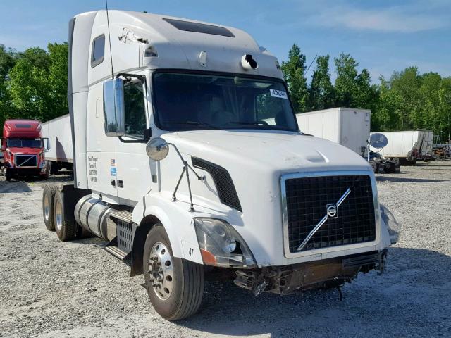 4V4NC9EH2CN543555 - 2012 VOLVO VN VNL WHITE photo 1