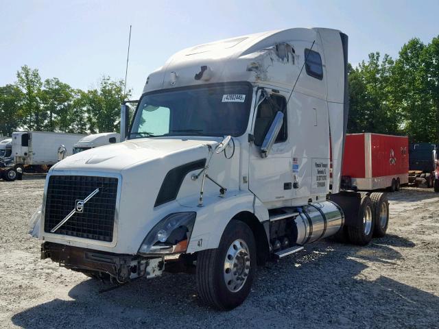 4V4NC9EH2CN543555 - 2012 VOLVO VN VNL WHITE photo 2