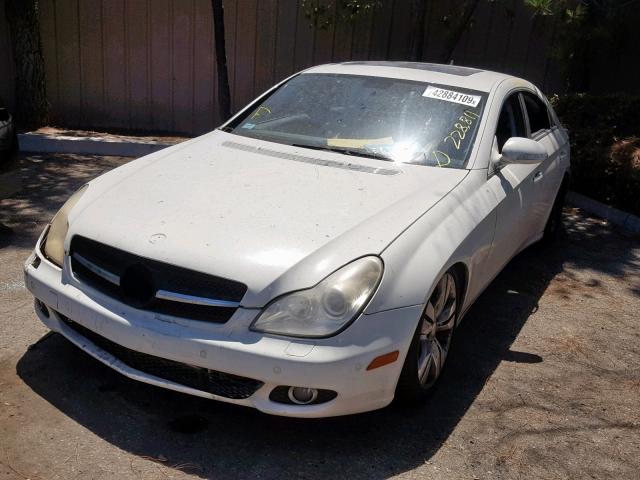 WDDDJ72X78A121248 - 2008 MERCEDES-BENZ CLS 550 WHITE photo 2