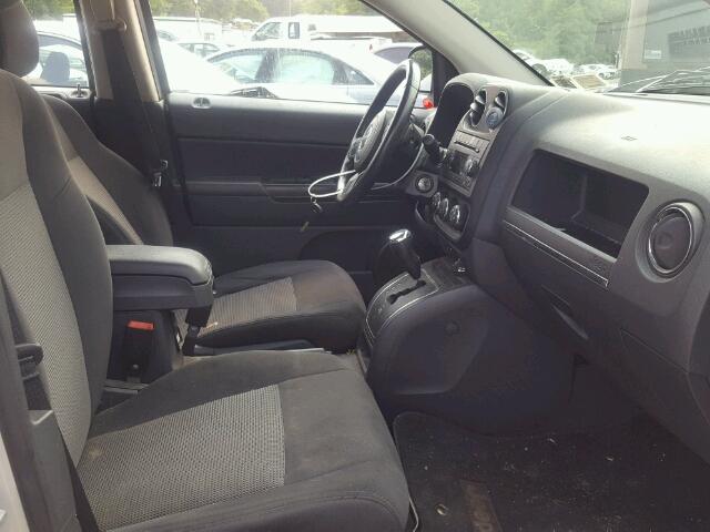 1J4NF1FB4BD271751 - 2011 JEEP COMPASS SP ვერცხლისფერი ფოტო 5