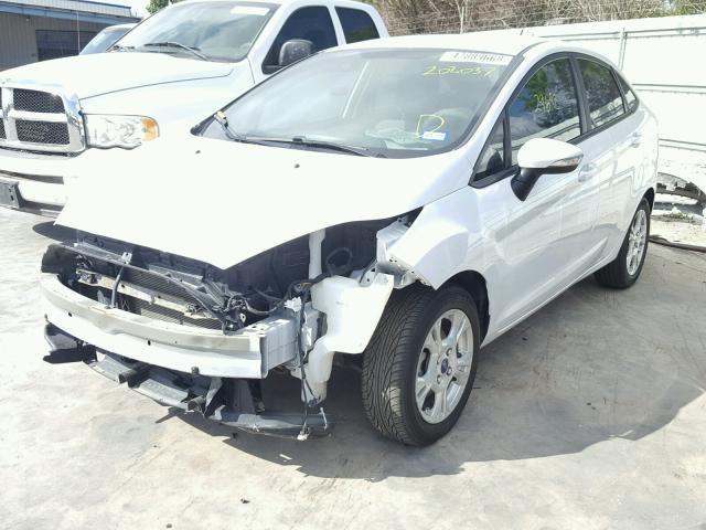 3FADP4BJ2GM202037 - 2016 FORD FIESTA SE WHITE photo 2