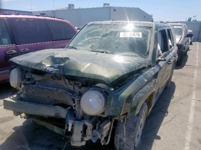 1J8FF28W18D710633 - 2008 JEEP PATRIOT SP GREEN photo 2