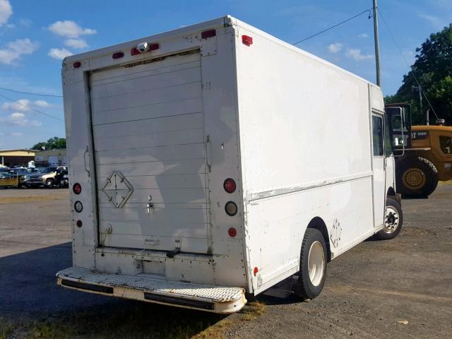 4UZA4FF4XVC792469 - 1997 FREIGHTLINER CHASSIS M WHITE photo 4