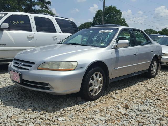 1HGCG56752A121051 - 2002 HONDA ACCORD SE SILVER photo 2