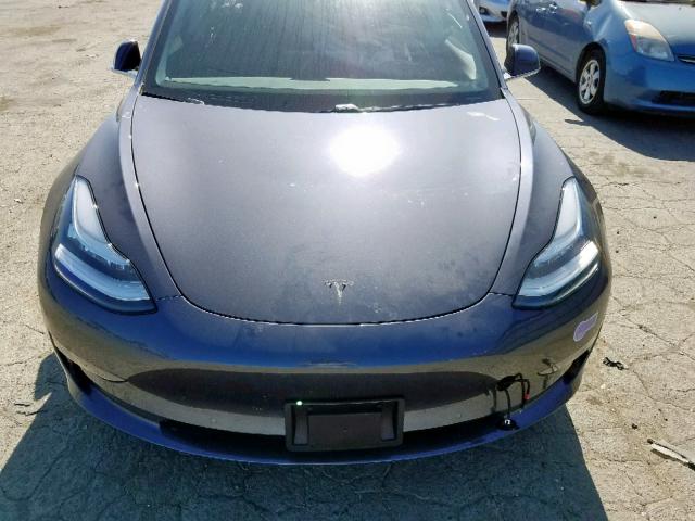 5YJ3E1EB1JF089854 - 2018 TESLA MODEL 3 GRAY photo 7