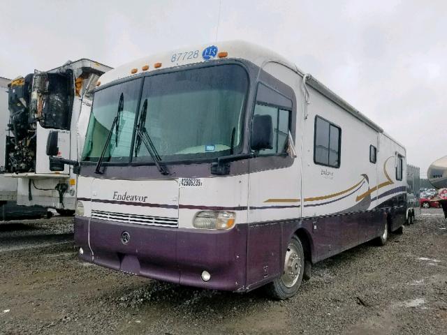 4UZ6XFDCBWC962843 - 1998 ENDE MOTORHOME WHITE photo 2