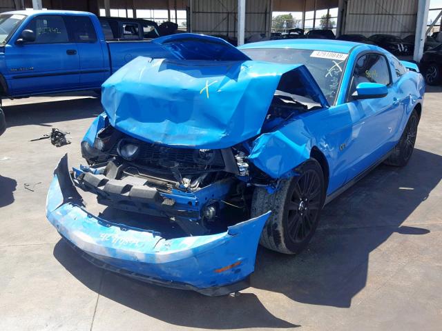 1ZVBP8CH9A5112981 - 2010 FORD MUSTANG GT BLUE photo 2