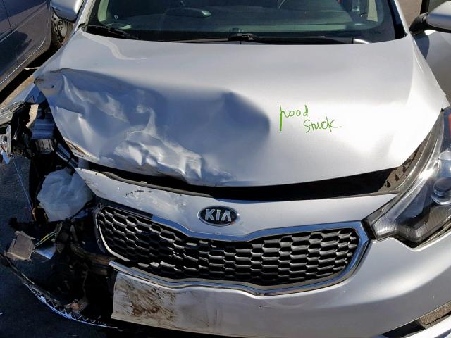 KNAFX5A8XG5617858 - 2016 KIA FORTE EX SILVER photo 7