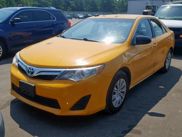 4T1BD1FK9CU049444 - 2012 TOYOTA CAMRY HYBR YELLOW photo 2