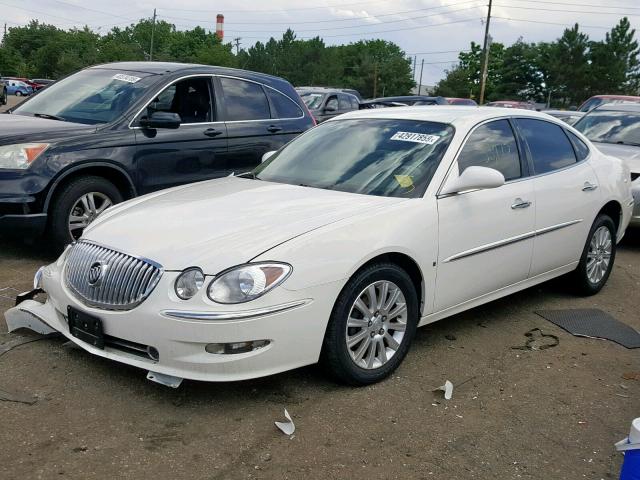 2G4WE587X81132236 - 2008 BUICK LACROSSE C WHITE photo 2