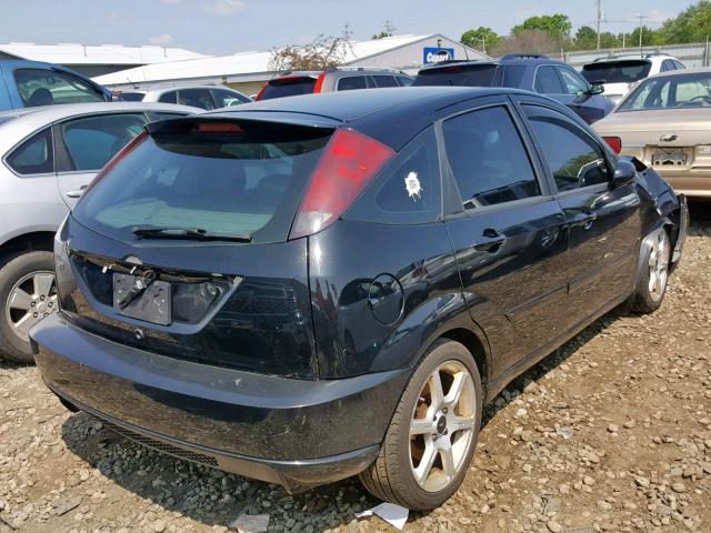 3FAHP30504R109372 - 2004 FORD FOCUS ZX5 BLACK photo 4