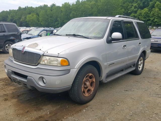 5LMPU28L1WLJ30852 - 1998 LINCOLN NAVIGATOR SILVER photo 2
