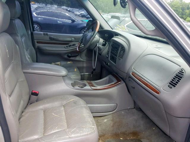 5LMPU28L1WLJ30852 - 1998 LINCOLN NAVIGATOR SILVER photo 5