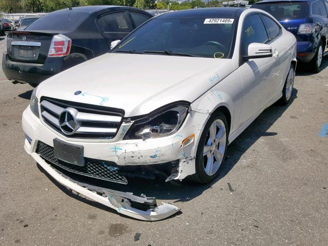 WDDGJ4HB7DG042337 - 2013 MERCEDES-BENZ C 250 WHITE photo 2