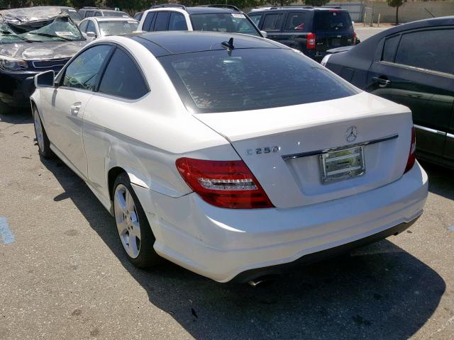 WDDGJ4HB7DG042337 - 2013 MERCEDES-BENZ C 250 WHITE photo 3