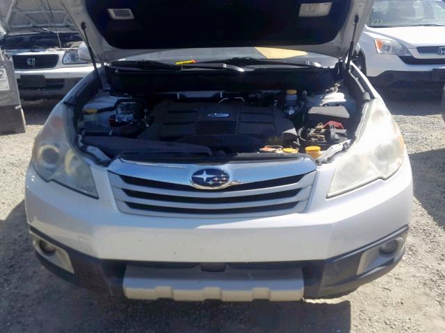 4S4BRDKC4B2384798 - 2011 SUBARU OUTBACK 3. WHITE photo 7