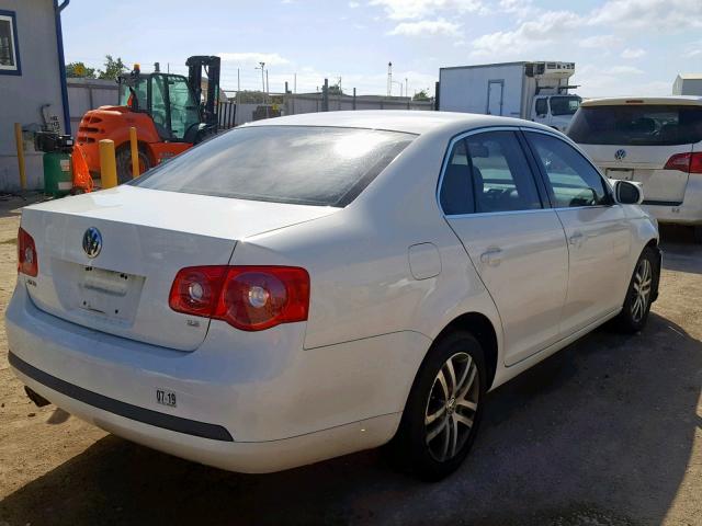 3VWRF71K66M751735 - 2006 VOLKSWAGEN JETTA 2.5 WHITE photo 4