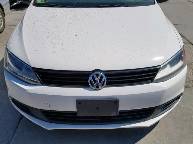 3VW2K7AJ6CM303298 - 2012 VOLKSWAGEN JETTA BASE WHITE photo 9
