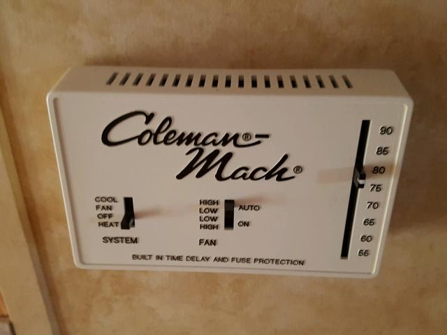 4YDF2752537306935 - 2003 KEYSTONE HORNET WHITE photo 9