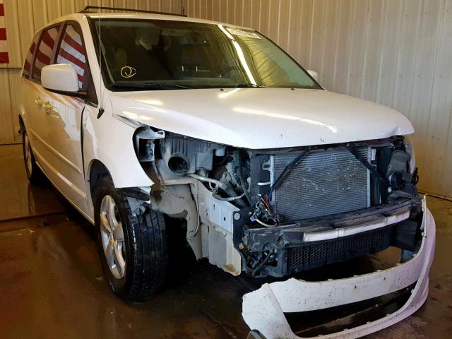 2V4RW3DG0BR668264 - 2011 VOLKSWAGEN ROUTAN SE WHITE photo 1