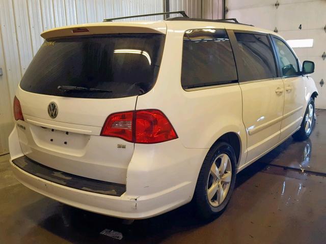 2V4RW3DG0BR668264 - 2011 VOLKSWAGEN ROUTAN SE WHITE photo 4