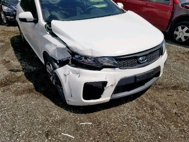 KNAFU6A25D5679500 - 2013 KIA FORTE EX WHITE photo 9