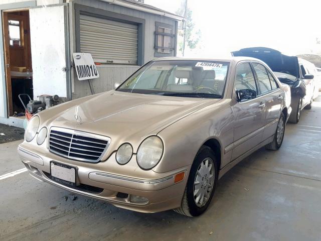 WDBJF65J0YB090014 - 2000 MERCEDES-BENZ E 320 TAN photo 2