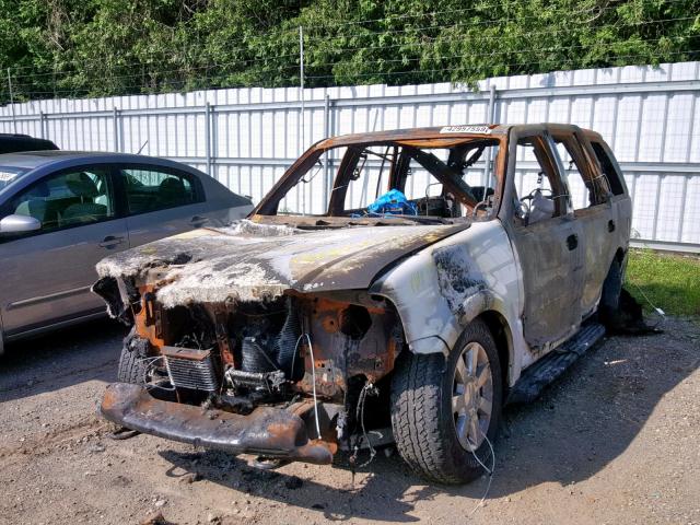 5LMFU285X6LJ23718 - 2006 LINCOLN NAVIGATOR WHITE photo 2