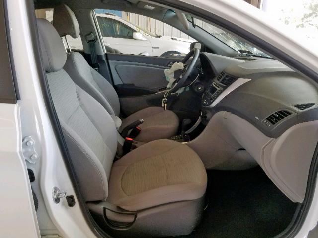 KMHCT4AEXGU151285 - 2016 HYUNDAI ACCENT SE WHITE photo 5