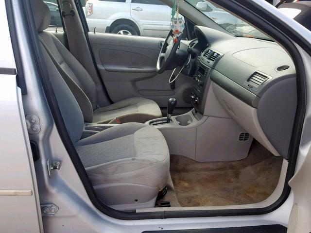 1G1AK52F957515874 - 2005 CHEVROLET COBALT SILVER photo 5