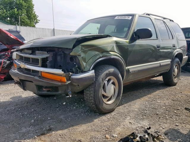 1GNDT13W51K232363 - 2001 CHEVROLET BLAZER GREEN photo 2