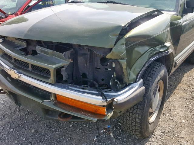 1GNDT13W51K232363 - 2001 CHEVROLET BLAZER GREEN photo 9