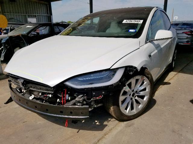 5YJXCBE28JF121115 - 2018 TESLA MODEL X WHITE photo 2