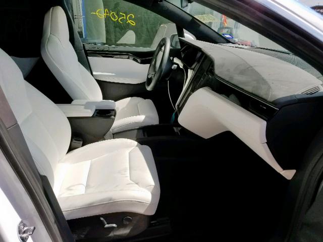 5YJXCBE28JF121115 - 2018 TESLA MODEL X WHITE photo 5