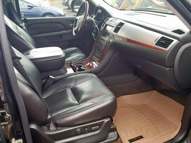 1GYUKAEF0AR137414 - 2010 CADILLAC ESCALADE BLACK photo 5