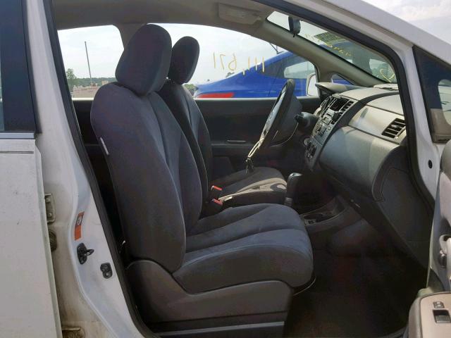 3N1BC11E38L370294 - 2008 NISSAN VERSA S WHITE photo 5