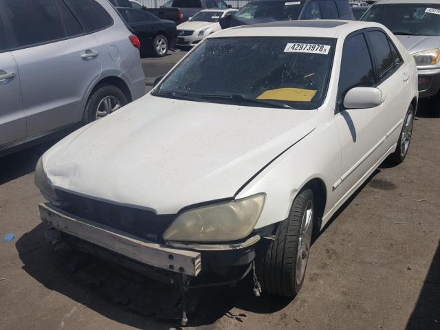 JTHBD192730068368 - 2003 LEXUS IS 300 WHITE photo 2