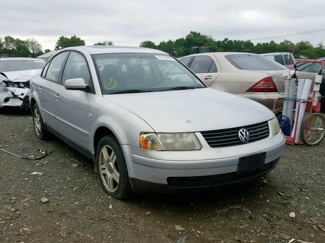 WVWBH63B81P027215 - 2001 VOLKSWAGEN PASSAT GLX SILVER photo 1