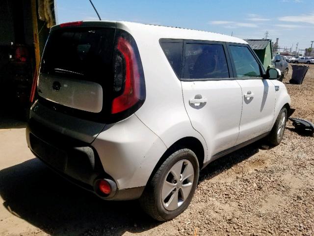 KNDJN2A28G7391871 - 2016 KIA SOUL WHITE photo 4