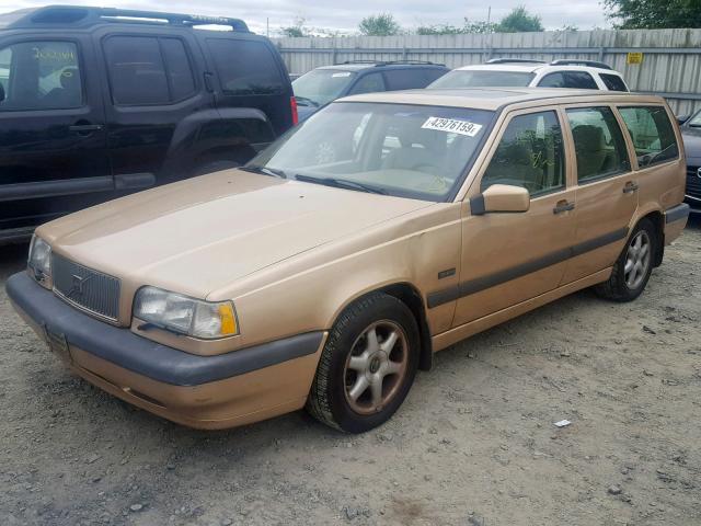 YV1LW5549T2185401 - 1996 VOLVO 850 WAGON GOLD photo 2