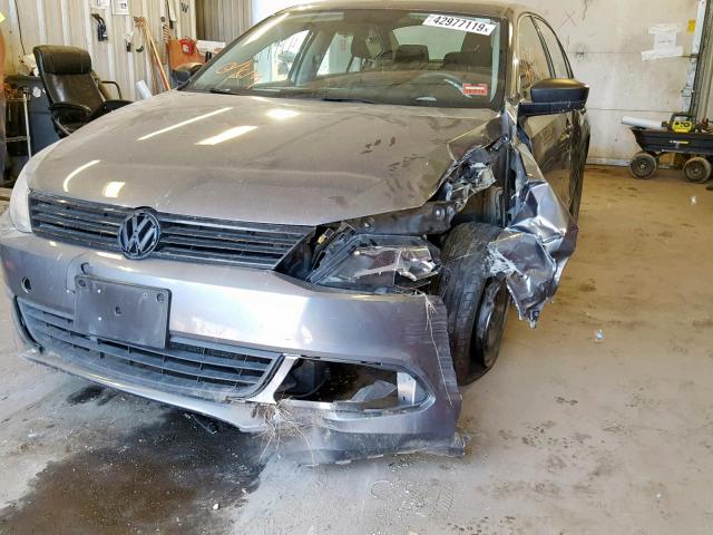 3VW1K7AJ3DM431141 - 2013 VOLKSWAGEN JETTA BASE GRAY photo 2