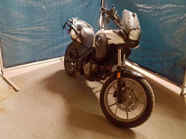 WB1018908BZY93786 - 2011 BMW G650 GS WHITE photo 1
