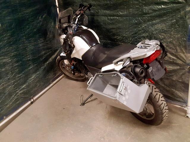 WB1018908BZY93786 - 2011 BMW G650 GS WHITE photo 3